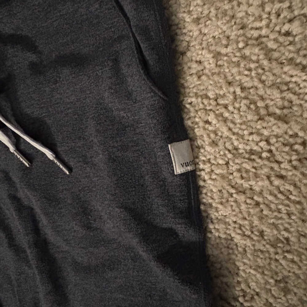 Vuori woman’s Charcoal Joggers - Picture 2 of 4